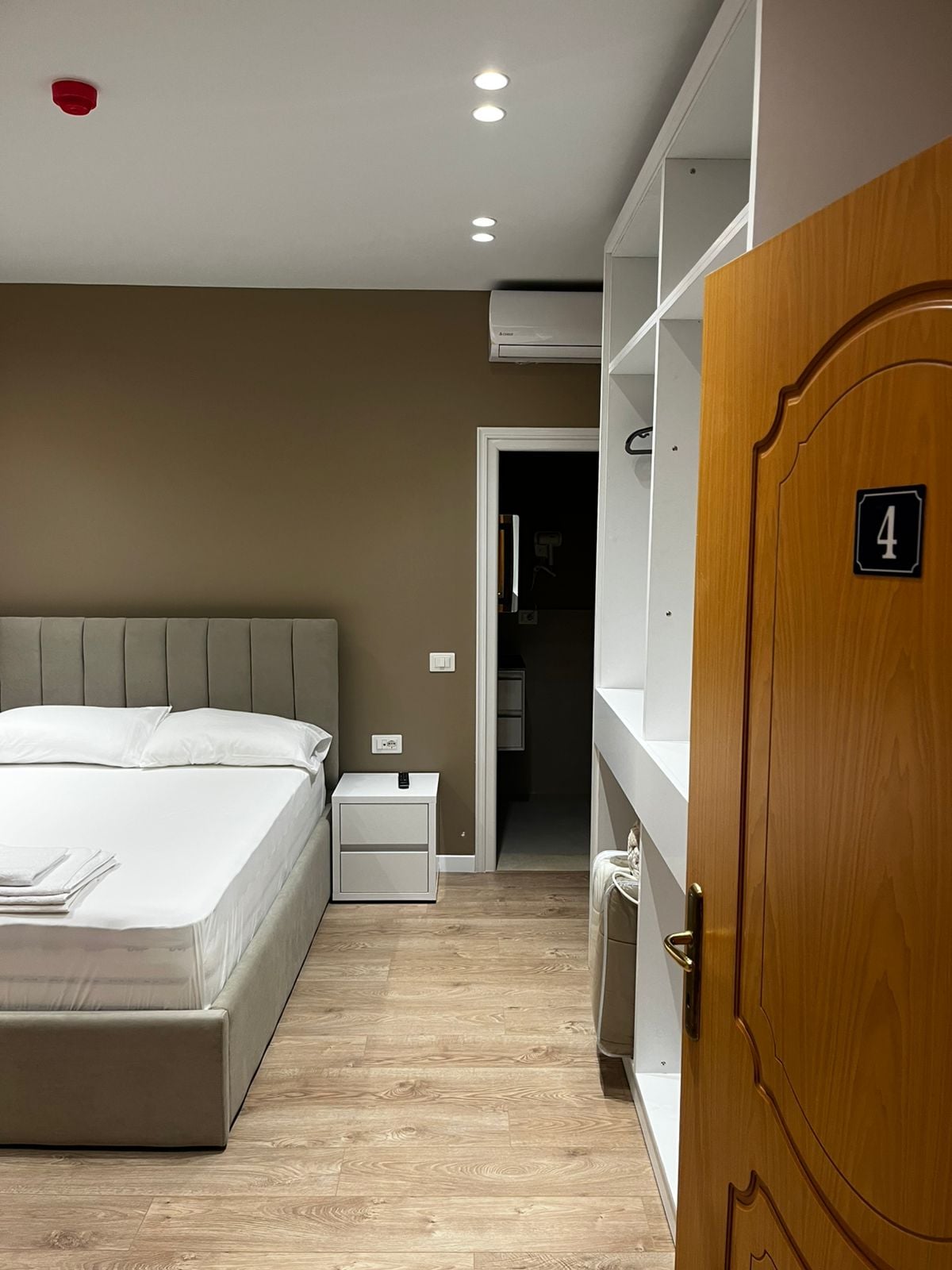 Sunlake Villa - Luxury in Tiranë